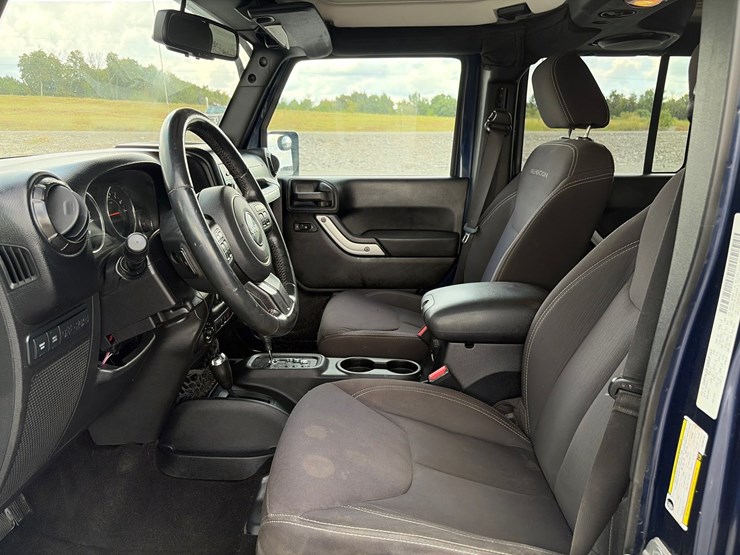 2013-jeep-wrangler-rubicon-image-16