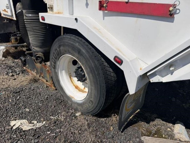 2004-freightliner-fc80-image-21