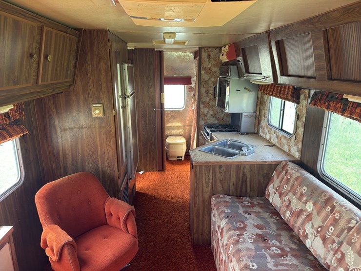 gmc-vandura-tioga-rv-camper,-39,839-miles-*not-running-and-all-the-tires-are-flat,-rotten-or-off-bead*-rotten----title-and-transfer-fees-to-apply-image-10