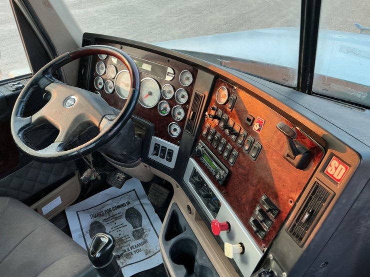 2011-freightliner-coronado-122-sd-image-19