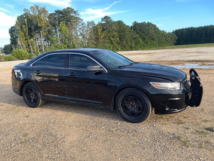 2016-ford-taurus-4-door-police-sedan-(99,841-miles)-image-4