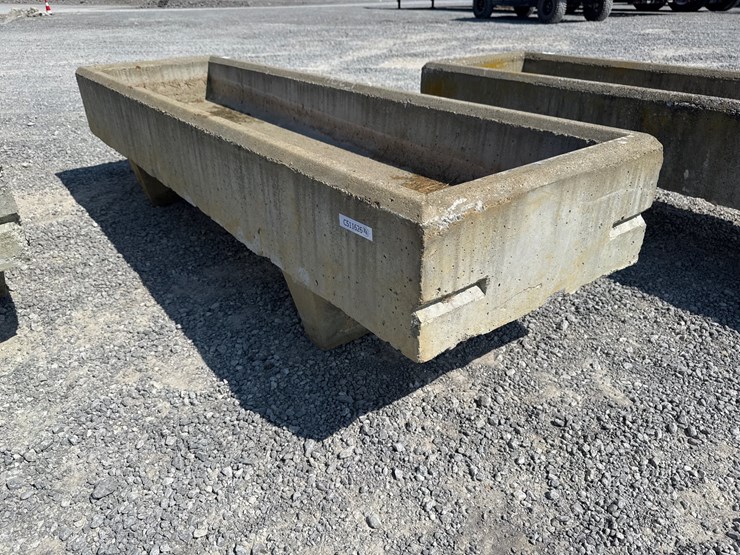 #557-•-8’-concrete-livestock-bunk-feeder-image-2