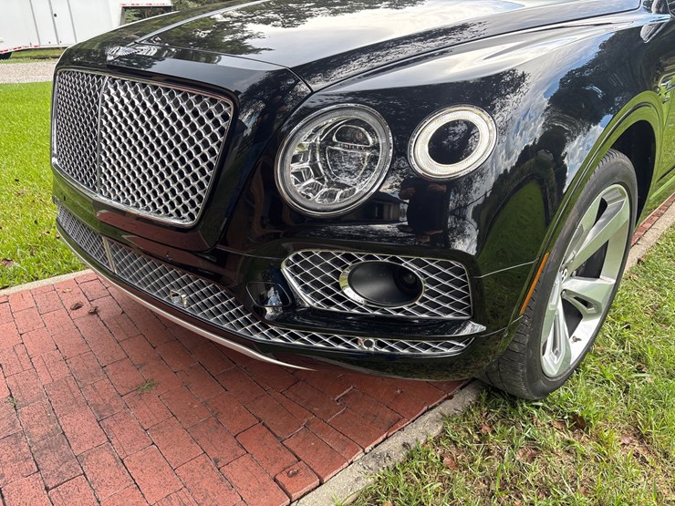 #153-•-offered-at-no-reserve-|-2018-bentley-bentayga-suv-image-11
