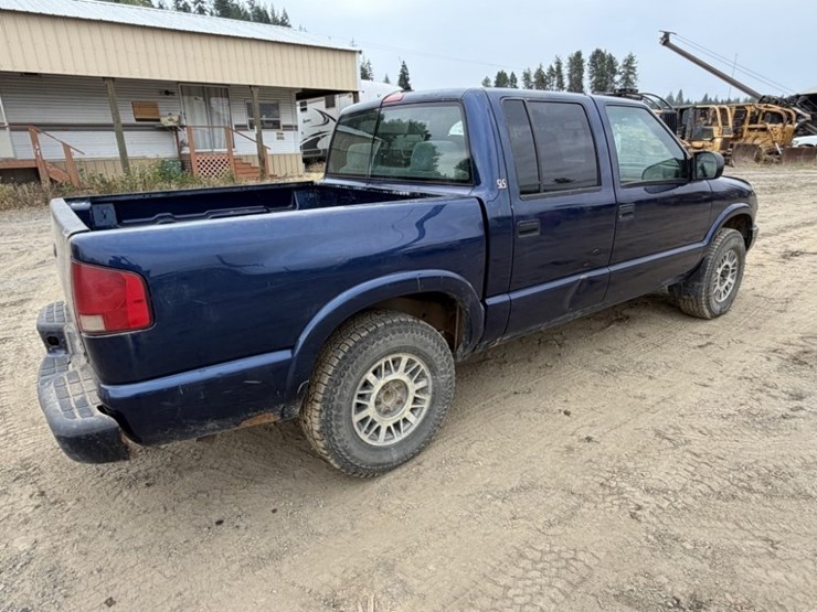 2001-gmc-sonoma-crew-cab-pickup-image-5