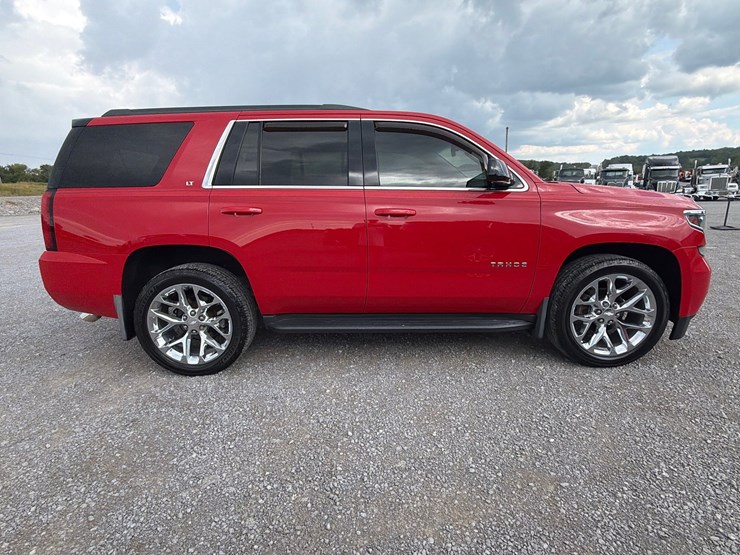2018-chevrolet-tahoe-lt-image-10