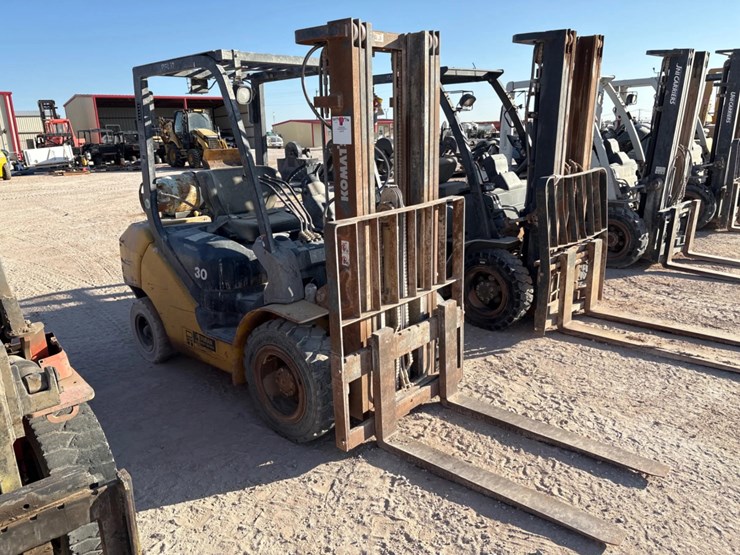 komatsu-fg30ht-16-image-1