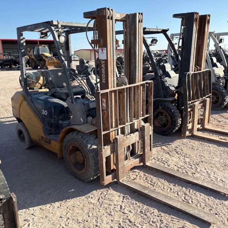 KOMATSU FG30HT-16