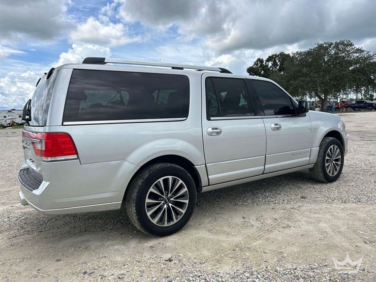 2016-lincoln-navigator-image-3