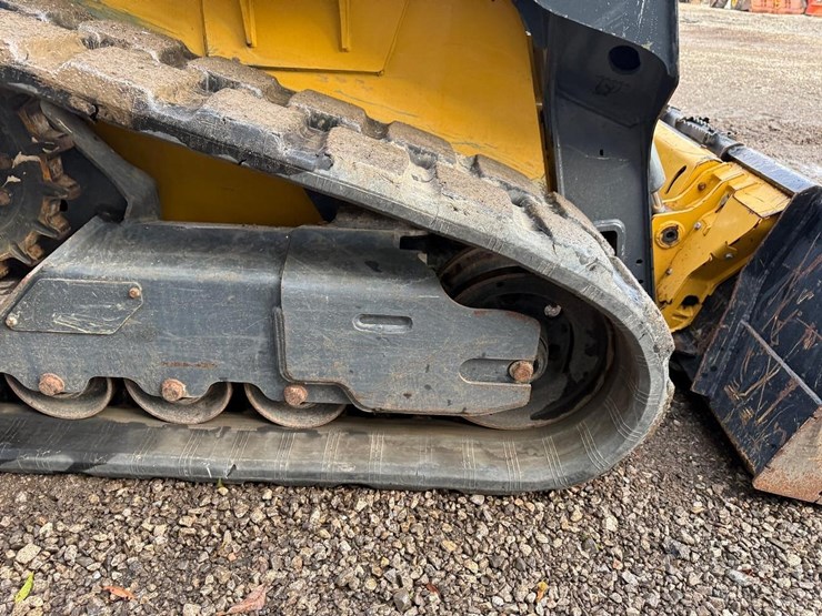 2023-deere-317g-image-14