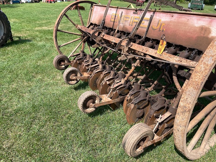 #1626-•-vintage-empire-jr.-grain-drill-image-8