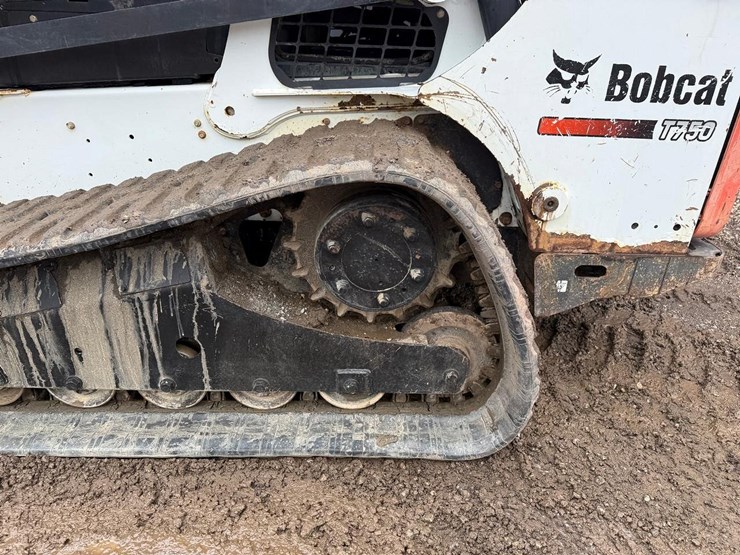 2012-bobcat-t750-image-16