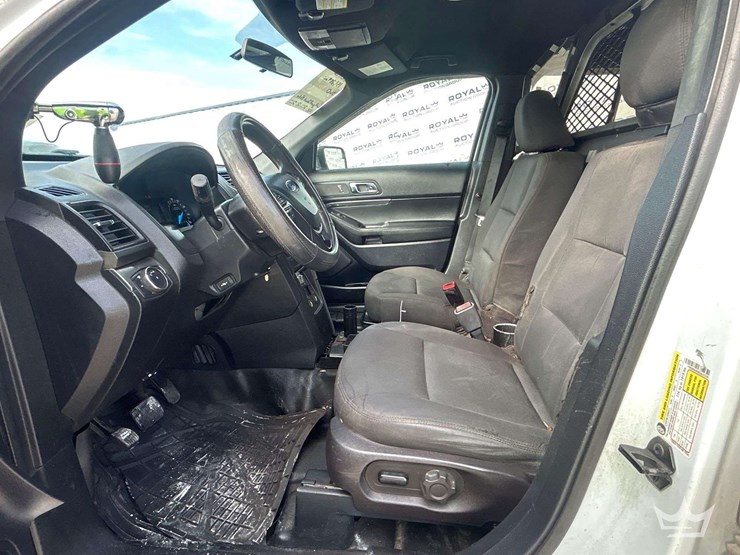 2019-ford-explorer-image-12