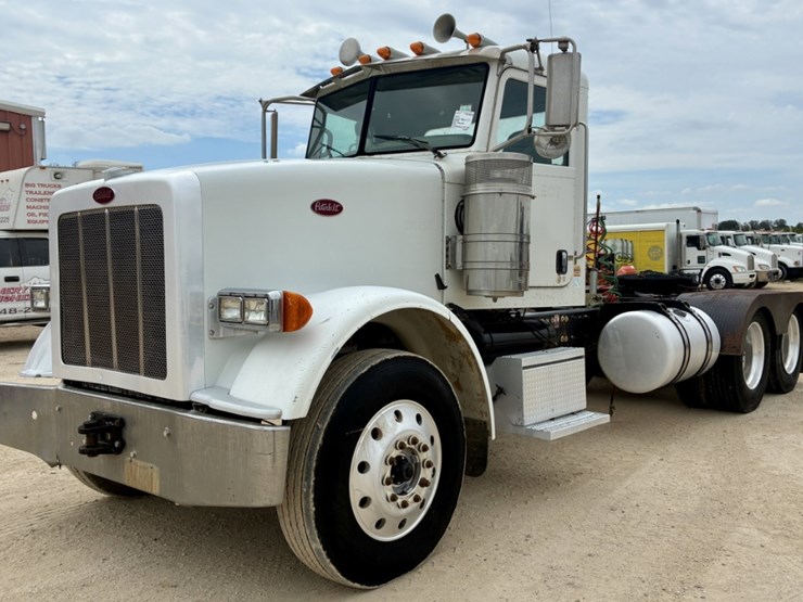 2012-peterbilt-367-image-1