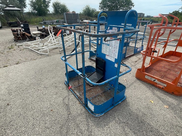 #10623-•-aerial-work-platform-image-1