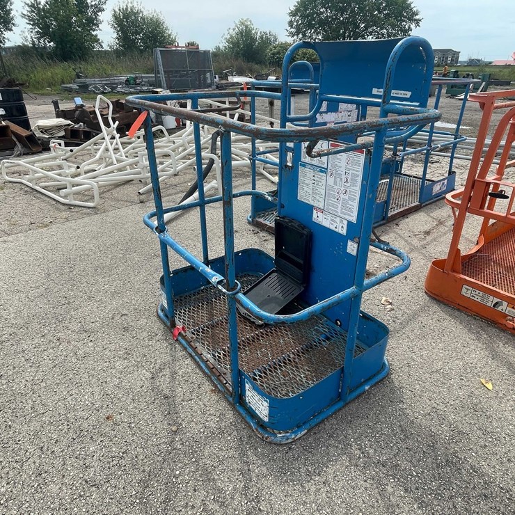 #10623 • Aerial Work Platform