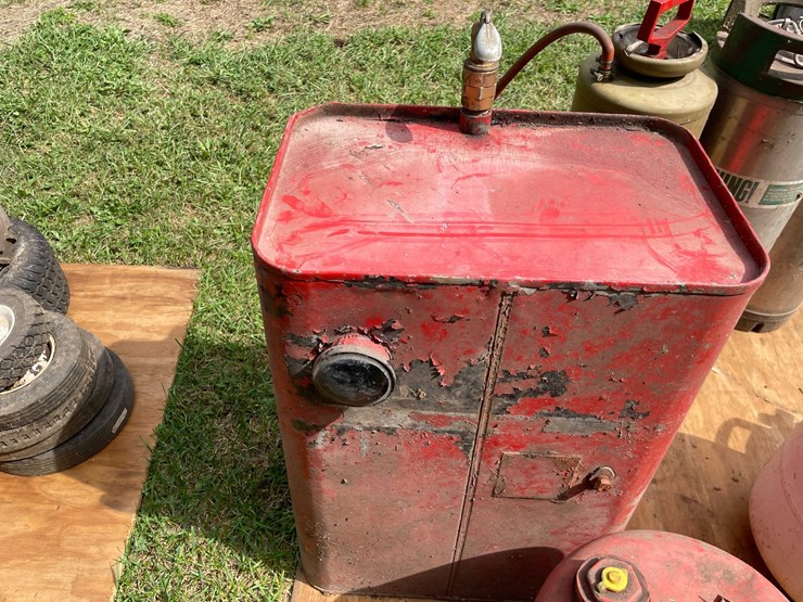 #1662-•-(3)-vintage-metal-gas-cans-image-4