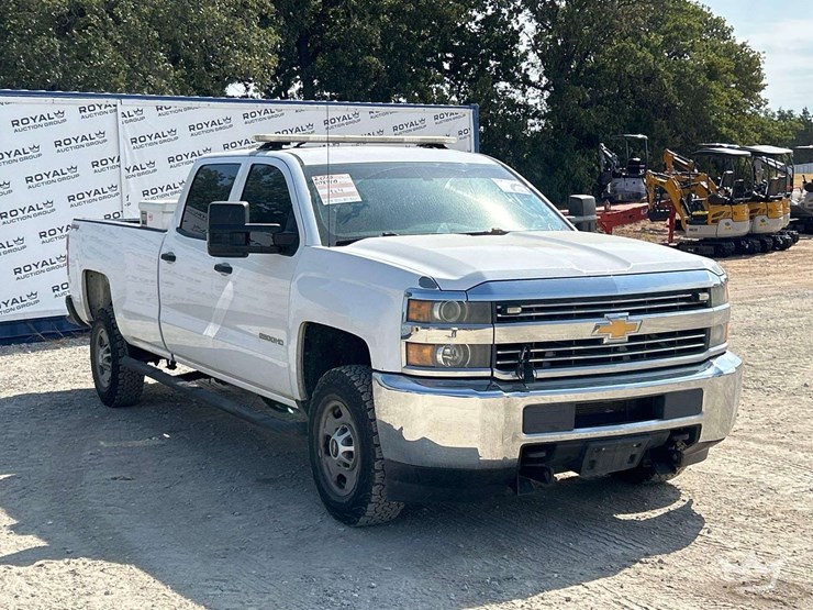 2015-chevrolet-silverado-pickup-truck-image-4