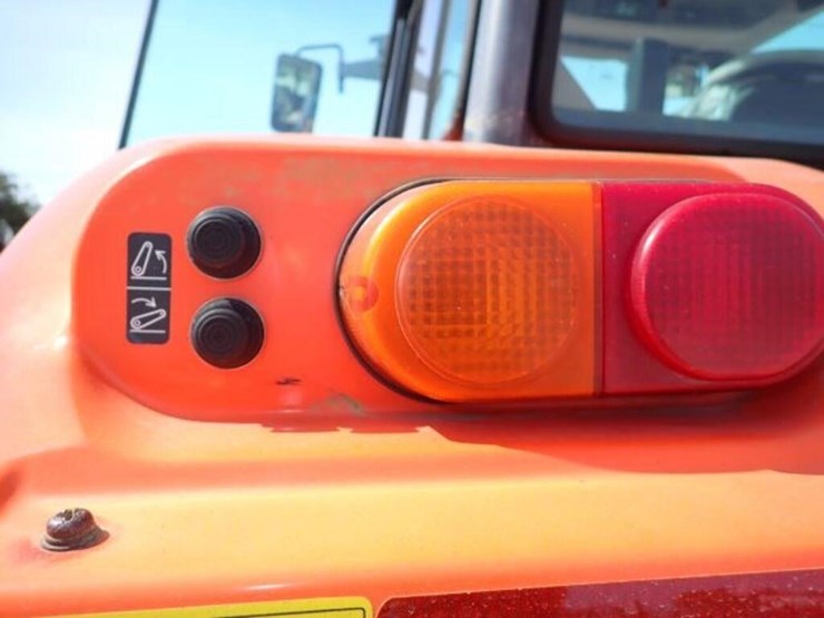 2009-kubota-m135x-image-45