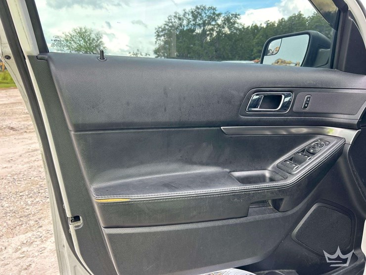 2017-ford-explorer-image-12