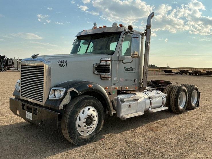 2011-freightliner-coronado-122-sd-image-1
