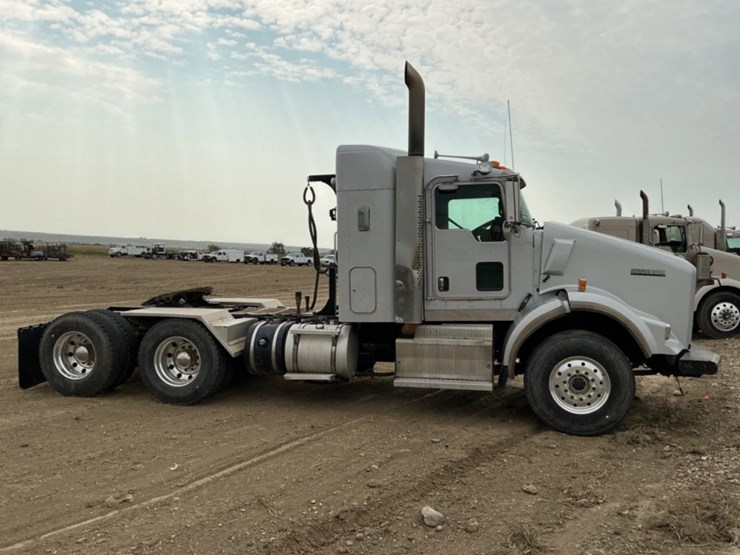 2012-kenworth-t800-image-4