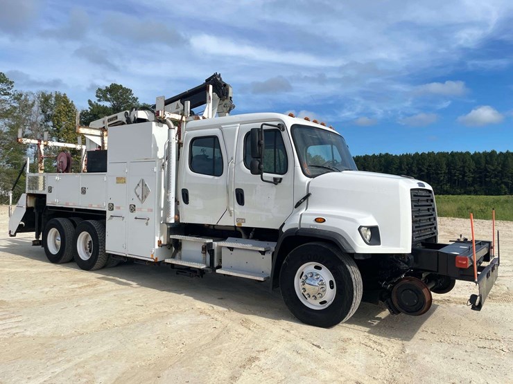 2014-freightliner-108sd-image-4