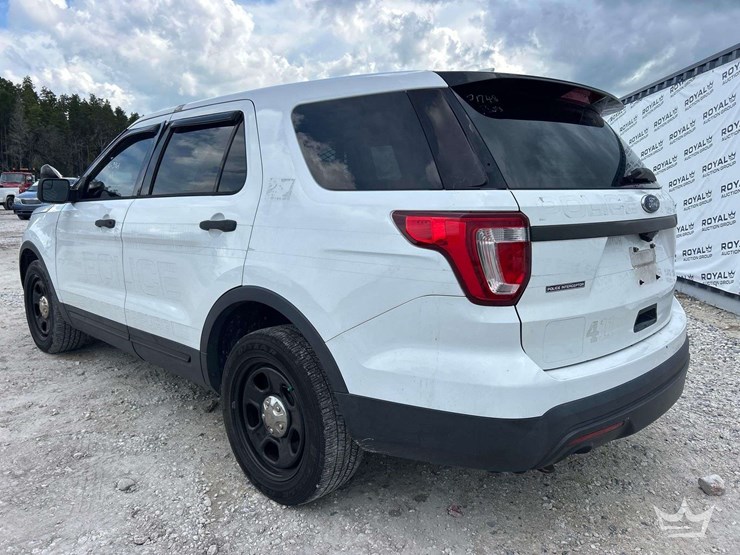 2017-ford-explorer-image-4
