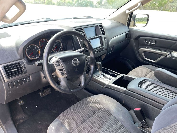 2015-nissan-armada-image-11