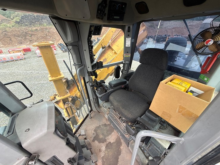 caterpillar-160m-awd-image-106