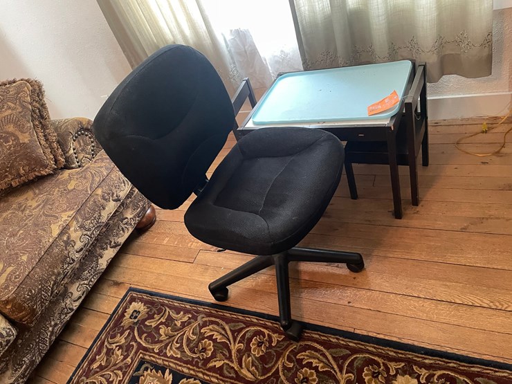 #6255-•-childrens-table-and-(2)-chairs-image-2