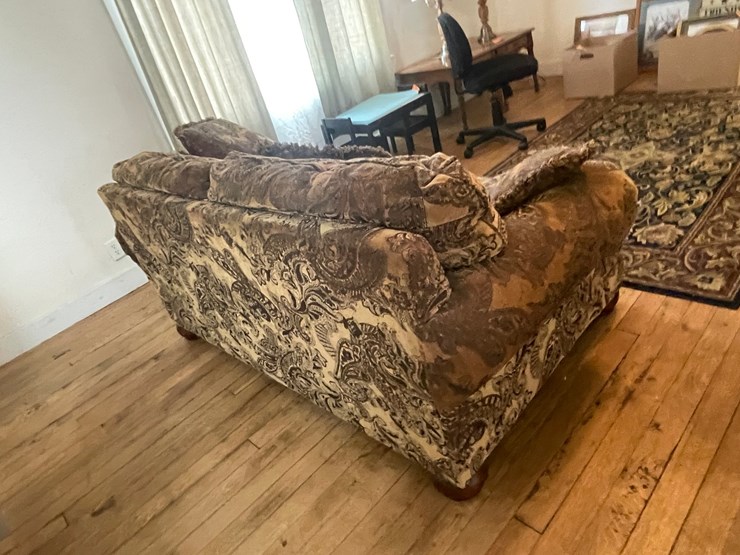 #6256-•-sofa-and-loveseat-image-10