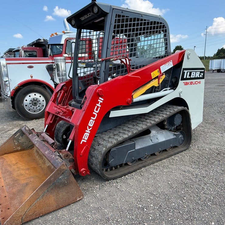 #18014 • TAKENCHI TL 8R2 TRACK SKID STEER