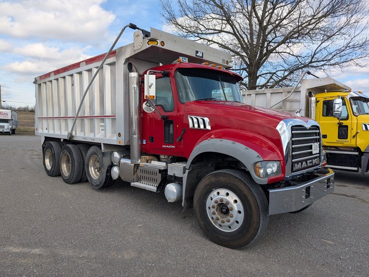#259-•-2015-mack-gu713-granite-tri-axle-dump-truck-image-2