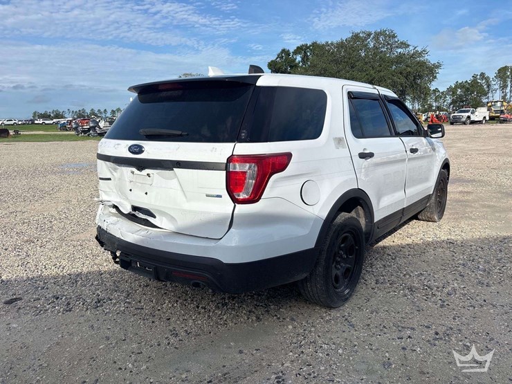 2017-ford-explorer-image-3