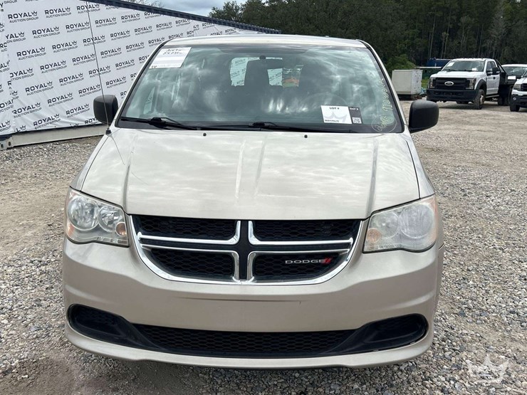 2013-dodge-caravan-image-26