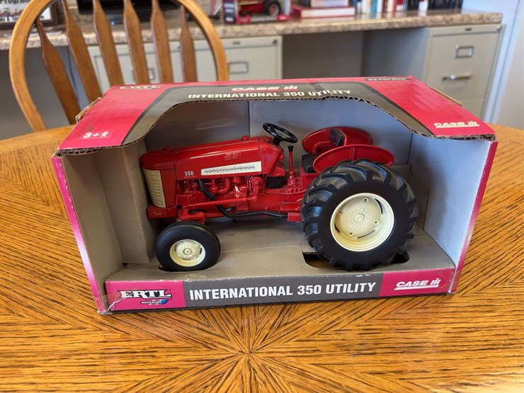 1/16-international-350-utility-image-1