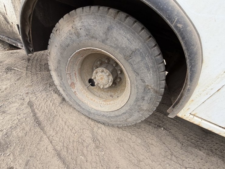 1999-freightliner-fl60-image-41