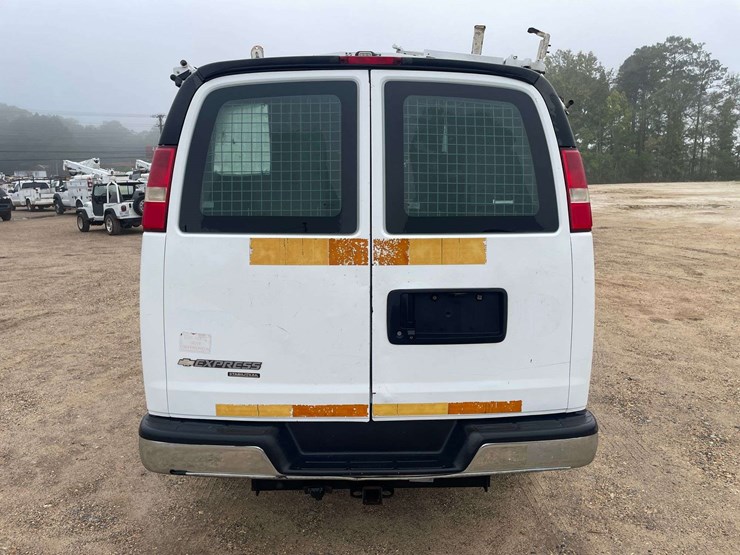2014-chevrolet-express-2500-image-6