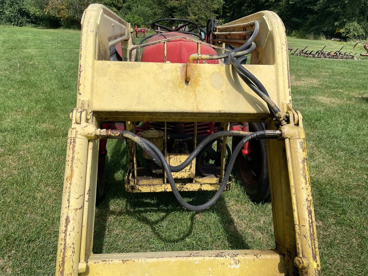 #1607-•-ferguson-tractor-image-10