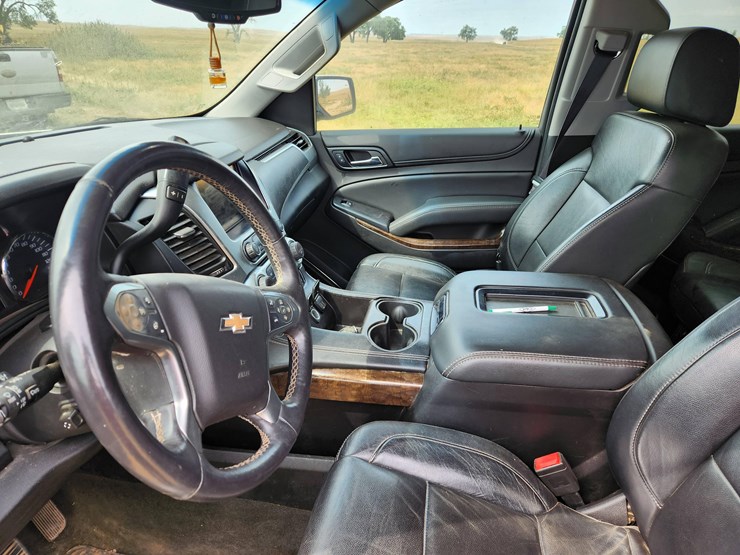 2015-chevrolet-tahoe-lt-image-43