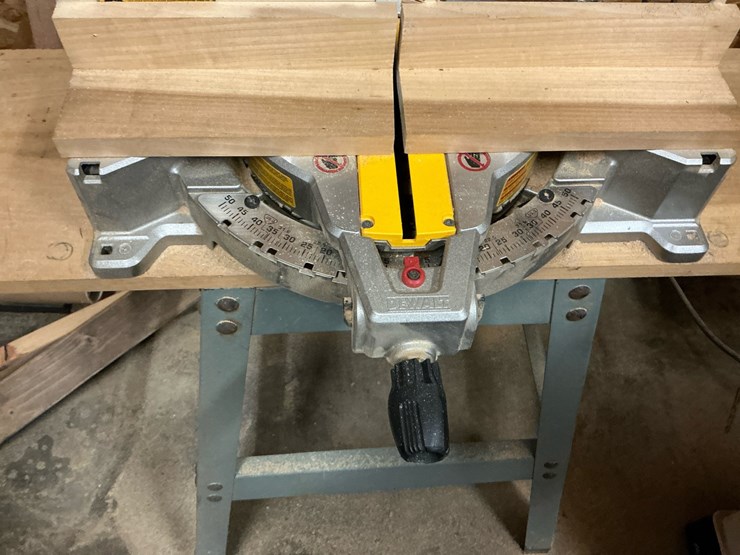 #103-•-dewalt-dws713-10"-compound-miter-saw-with-stand-image-6