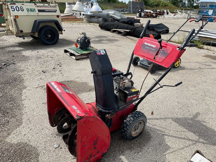 #10542-•-yard-machine-snow-blower-image-1