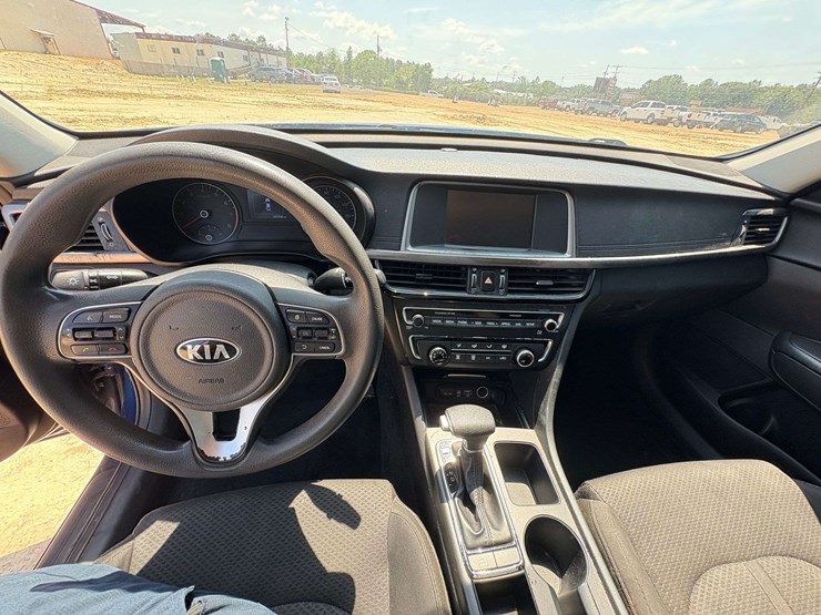 2018-kia-optima-4-door-sedan-(165,266-miles)-image-14