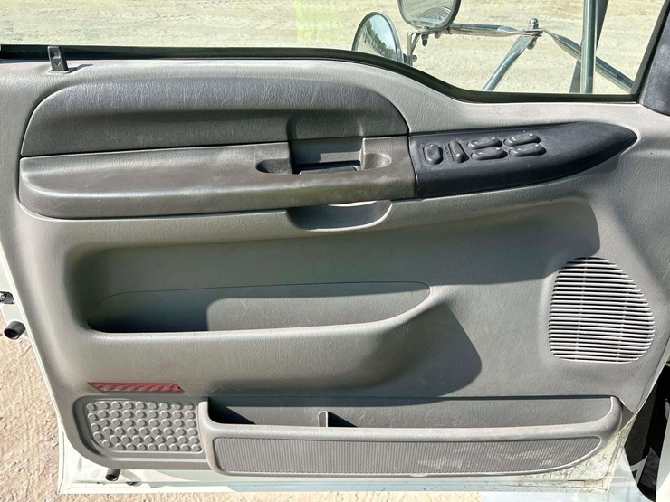 2008-ford-f750-image-11