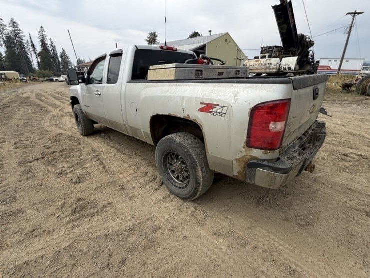 2011-chevrolet-silverado-2500-image-3