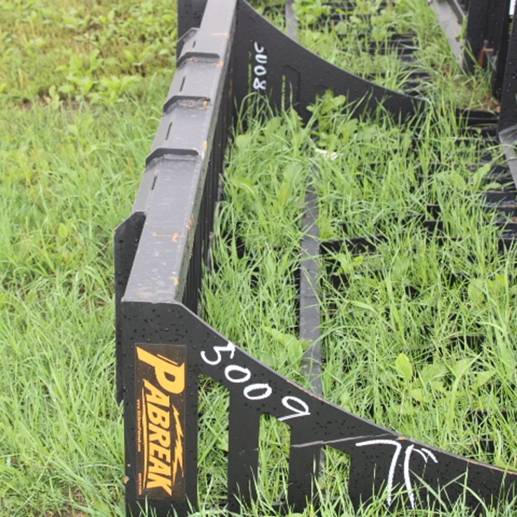 #5009 • 71'' skid steer rock bucket