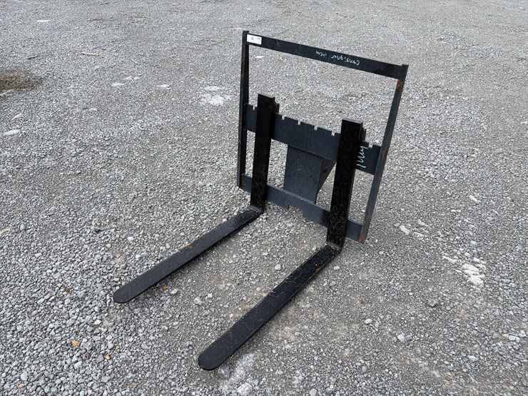 #416-•-mini-loader-30"-pallet-forks-image-1