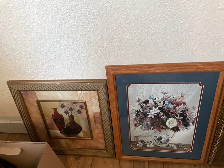 #6253-•-assortment-of-framed-pictures-image-10