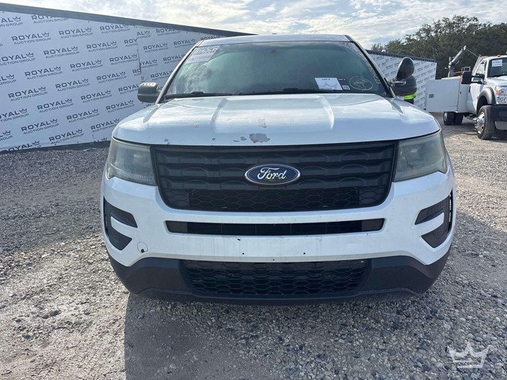 2017-ford-explorer-image-26