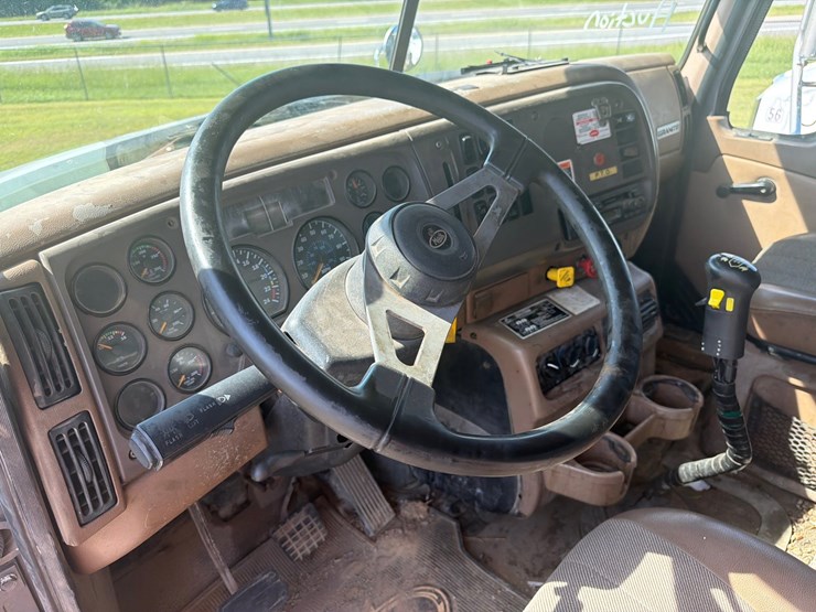 #265-•-2006-mack-cv713-granite-tri-axle-dump-truck-image-24